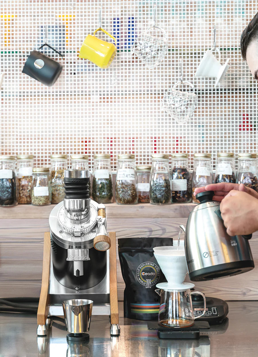 Ceado E37Z Naked grinder in professional café environment demonstrating commercial application