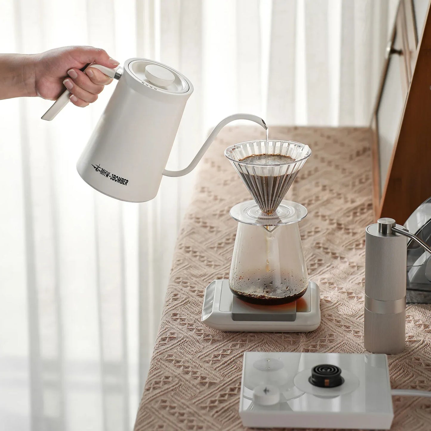 MHW-3BOMBER Electric Kettle