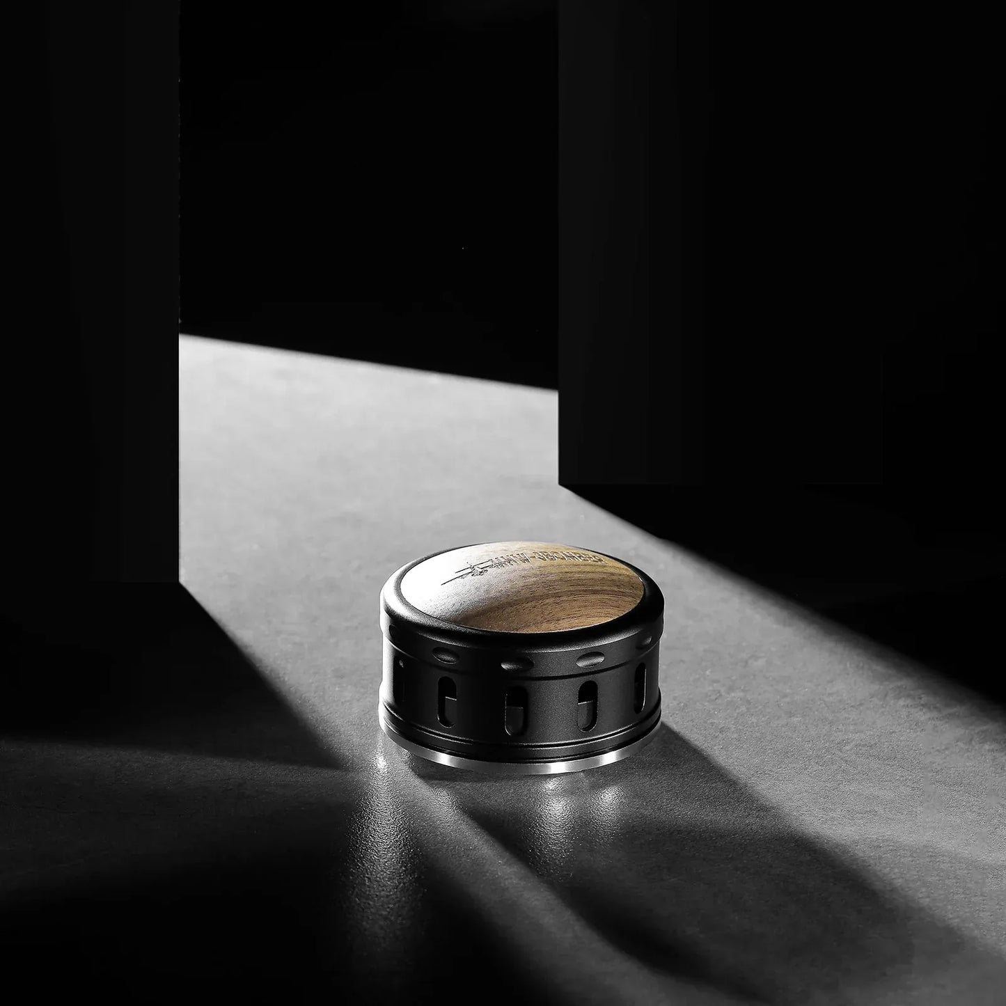 MHW-3BOMBER Falcon Gravity Coffee Distributor