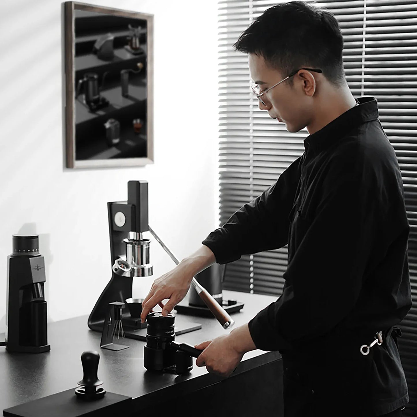 MHW-3BOMBER Astra Collection Coffee Distributor