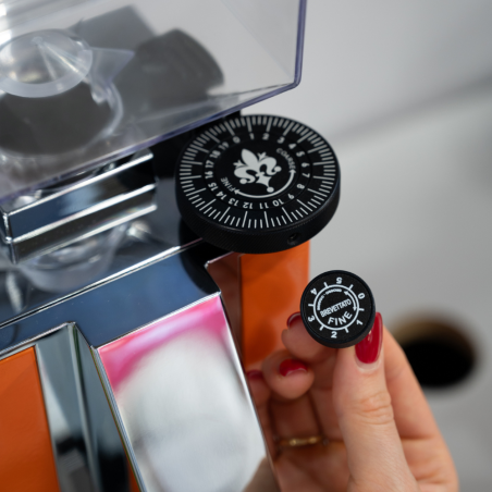 Size comparison showing Eureka King-Size dial next to standard dial with distinct markings.
