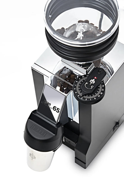 Eureka Mignon Zero 65 dosing cup and bellows system for zero retention grinding.
