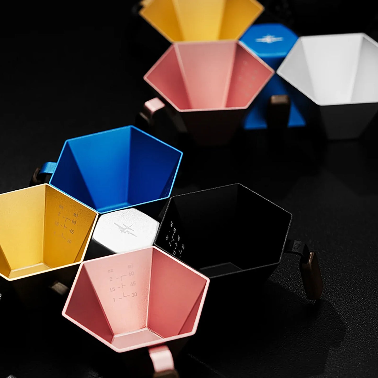 MHW-3BOMBER Prism Measuring Cup