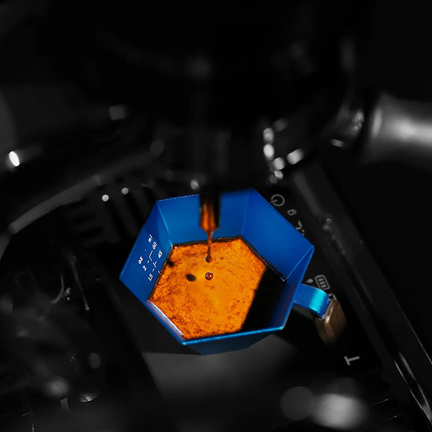 MHW-3BOMBER Prism Measuring Cup