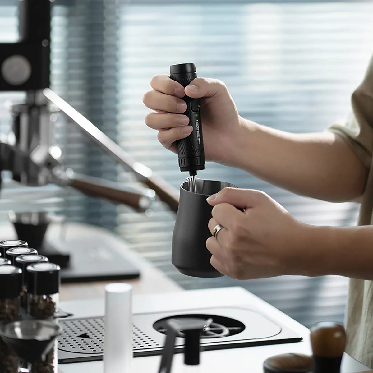 MHW-3BOMBER Magician Handheld Milk Frother