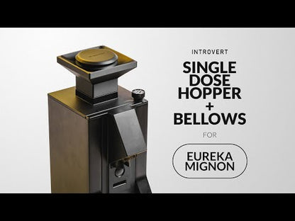 Video demonstration of Eureka Mignon Cleaning Bellows removing residual grounds from single dose hopper
